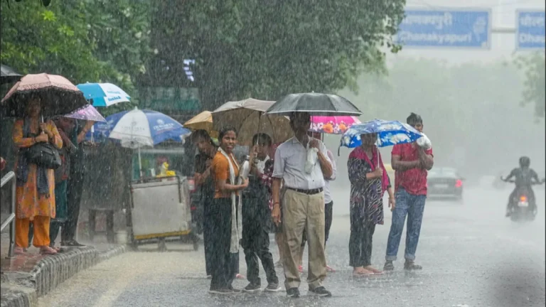 உக்கிரமா இருக்கும்.. தென் மாவட்டங்களில் மீண்டும் அதிகனமழைக்கு வாய்ப்பு! 3 நாட்கள் அலர்டா இருங்க