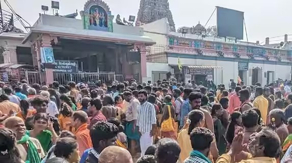 விண்ணை முட்டும் அரோகரா கோஷம்! பழனி முருகன் கோயிலில் குவிந்த பக்தர்கள்! 6 மணிநேரம் காத்திருந்து சாமி தரிசனம்!