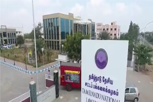 பட்டியலின மாணவனுக்கு குளிர்பானத்தில் சிறுநீர் கலந்து ராகிங்? – திருச்சி கல்லூரியில் அதிர்ச்சி சம்பவம்