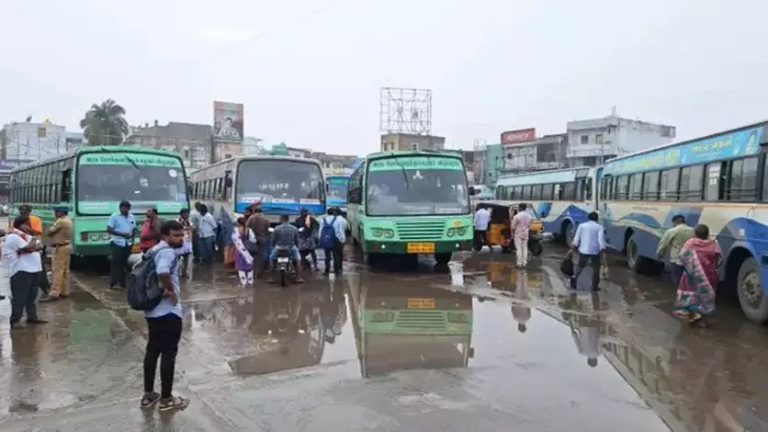 சுமுக முடிவு எட்டப்படுமா? இன்று போக்குவரத்து தொழிற்சங்கங்களுடன் முத்தரப்பு பேச்சுவார்த்தை..!