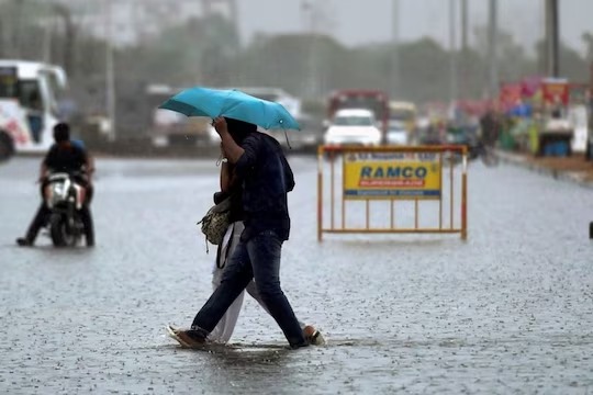 மீண்டும் தென்மாவட்டங்கள், டெல்டா மாவட்டங்களை மிரட்ட வரும் மழை.. வானிலை அப்டேட்!