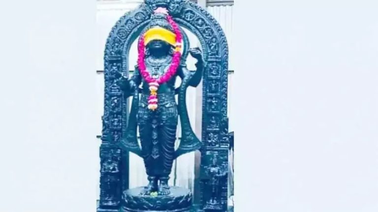 கருவறையில் வைக்கப்பட்ட பாலர் ராமர் சிலையின் புகைப்படம் வெளியீடு..!