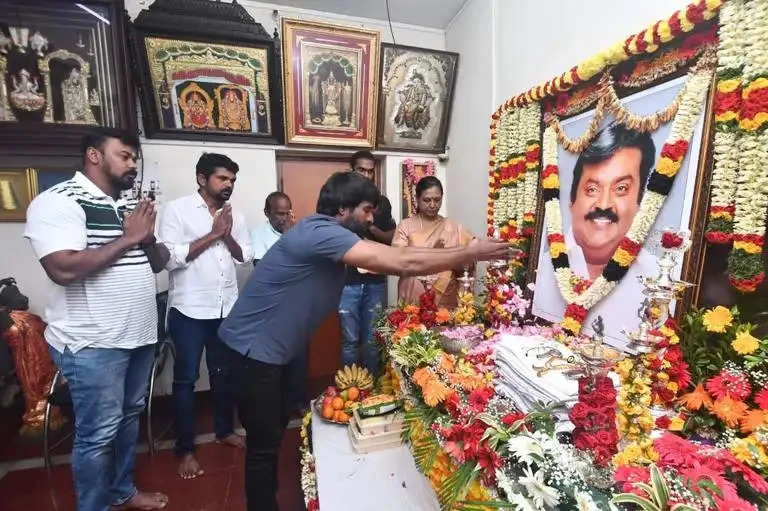 காலம் முழுவதும் அவர் மக்கள் மனதில் வாழ்ந்துகொண்டிருப்பார் – நடிகர் சூரி..!