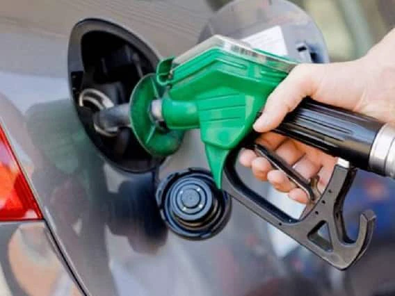 Petrol Diesel Price Today: விற்பனையில் மாற்றம்! சென்னையில் இன்றைய பெட்ரோல், டீசல் விலை நிலவரம் இதோ!