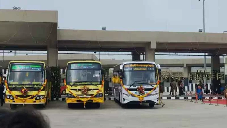 பயணிகளே செம குட் நியூஸ்..!! அரசுப் பேருந்து கட்டணம் அதிரடி குறைப்பு..!! இனி ஈசியா ஊருக்கு போகலாம்..!!