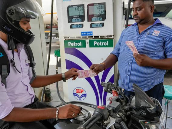 Petrol Diesel Price Today: பட்ஜெட்டை முன்னிட்டு சர்ப்ரைஸா? சென்னையில் இன்றைய பெட்ரோல், டீசல் விலை நிலவரம்..!