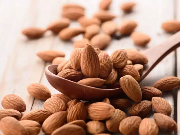 Almond: பாதாமை அதிகமா சாப்பிட்டா? ஆரோக்கியம் அம்பேல் தான்! அளவுக்கு மீறினால் அமிர்தமும்??