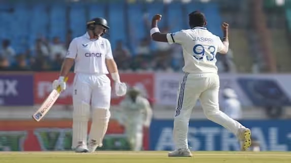 IND vs ENG 3rd Test: கையில் கருப்பு பேண்ட் அணிந்து விளையாடும் இந்திய வீரர்கள்: ஏன் தெரியுமா?