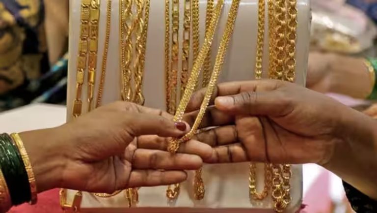 Today Gold Rate in Chennai: கிடுகிடுவென உயரும் தங்கம் விலை! அதிர்ச்சியில் நகை பிரியர்கள்! இன்றைய நிலவரம் என்ன?