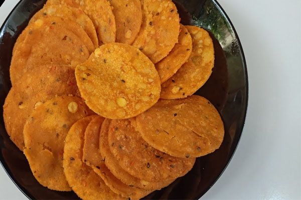 Rice Crackers: ஈவினிங் டீக்கு மொறு மொறு ஸ்நாக் – இவ்வளவு ஈசியா செய்யலாமா