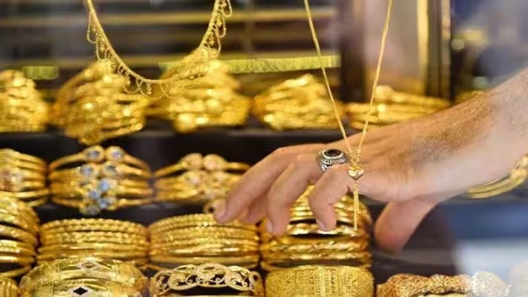 Today Gold Rate In Chennai: நேற்று தாறுமாறாக எகிறிய தங்கம்.. இன்று விலை உயர்ந்ததா? குறைந்ததா?