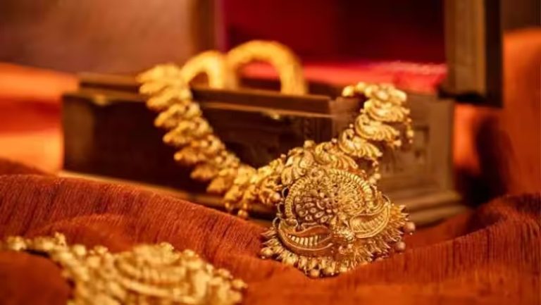 Today Gold Rate in Chennai : ஏறிய வேகத்தில் தாறுமாறாக இறங்கிய தங்கம்.. இன்று எவ்வளவு குறைந்தது தெரியுமா?