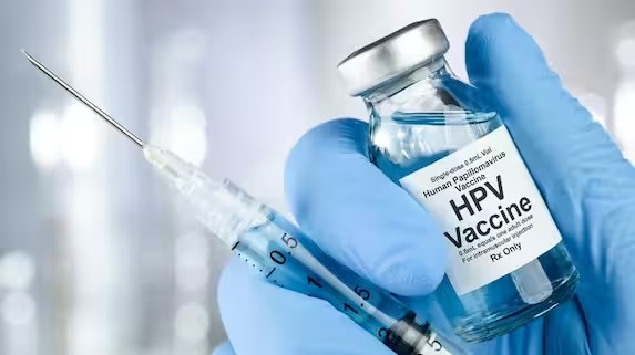 கர்ப்பப்பை வாய்ப் புற்றுநோய்: இந்தியாவில் HPV தடுப்பூசிகளின் விலை என்ன? எந்த வயதில் தடுப்பூசி போட வேண்டும்?