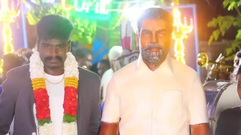 நெகிழ்ச்சி சம்பவம்..! உயிரிழந்த தந்தையின் உருவத்தை மெழுகு சிலையில் வடிவமைத்த மகன்..!