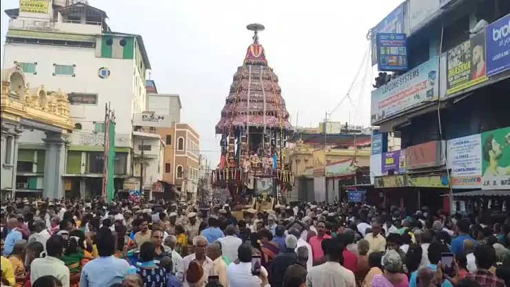 ஸ்ரீ வீரராகவப் பெருமாள் கோவில் தேரோட்டம்.! கோவிந்தா கோவிந்தா என முழக்கமிட்ட பக்தர்கள்..!