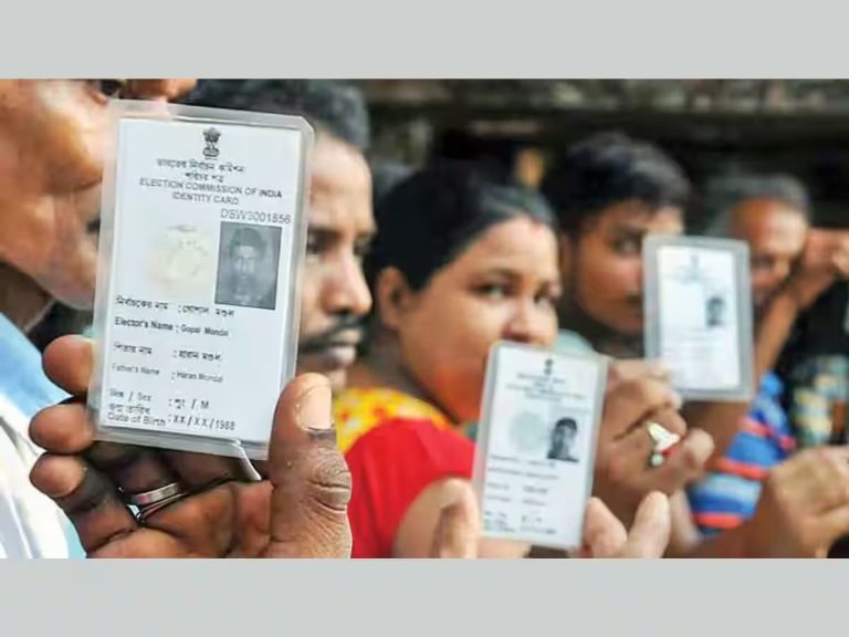 வாக்காளர் அடையாள அட்டையை பதிவிறக்கம் செய்வது எப்படி? ஆதாருடன் இணைப்பது கட்டாயமா?