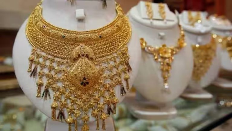 Today Gold Rate in Chennai:50,000ஐ நெருங்கிய சவரன்! இன்று ஒரே நாளில் ரூ.760 உயர்வு! அதிர்ச்சியில் பொதுமக்கள்!