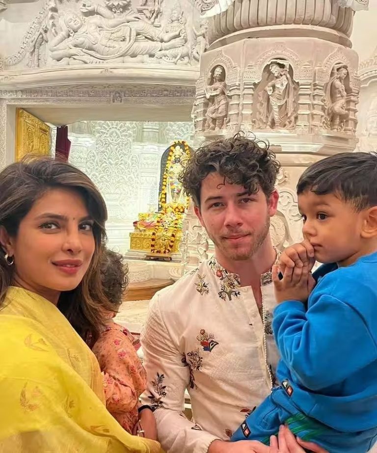 Priyanka Chopra : அயோத்திக்கு ஆன்மீக சுற்றுலா சென்று… ராமரோடு செல்பி எடுத்து மகிழ்ந்த நடிகை பிரியங்கா சோப்ரா