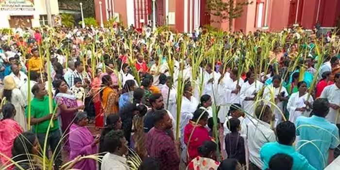 கோவையில் நடைபெற்ற குருத்தோலை ஞாயிறு ஊர்வலம்.. திரளான கிறிஸ்தவ மக்கள் பங்கேற்பு..