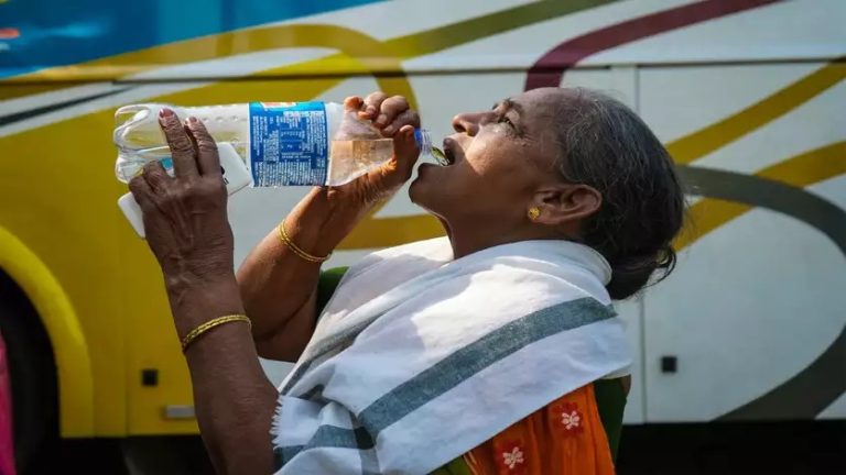 மக்களே உஷார்..! தமிழகத்தில் மேலும் 3 நாட்கள் வெயிலின் தாக்கம் அதிகரிக்கும்..!