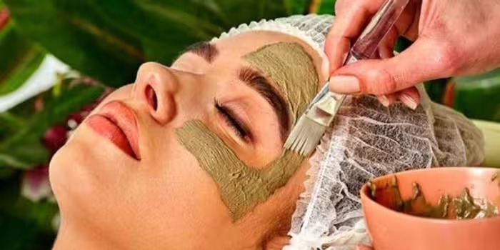 Beauty Tips : கரும்புள்ளி மறைந்து முகம் பொலிவாக முல்தானி மெட்டியை ‘இப்படி’ யூஸ் பண்ணுங்க..!!